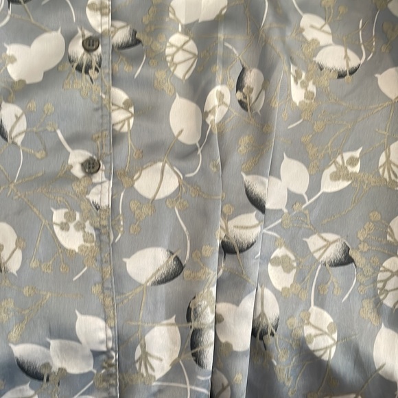 2/$30 Evan Picone Floral Satin Pleated and Tucked Button Down Blouse Size 12 - Picture 7 of 15